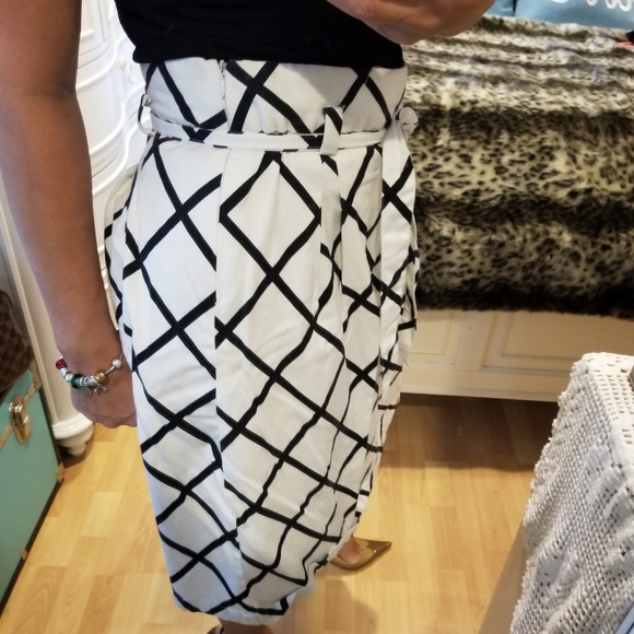 Metro Wear Skirt - Picture 3 of 9